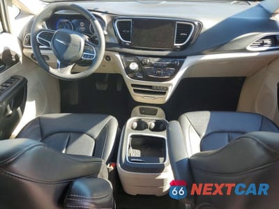 Zdjęcie 8 z 14 samochodu: 2024 CHRYSLER PACIFICA TOURING L VIN:2C4RC1BG0RR182946 - miniatura