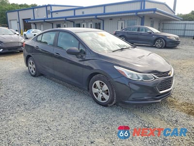 Czwarte zdjęcie samochodu z boku: 2017 CHEVROLET CRUZE LS VIN:1G1BC5SMXH7262701 - miniatura