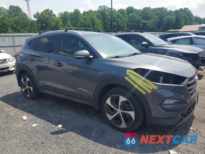 Czwarte zdjęcie samochodu z boku: 2016 HYUNDAI TUCSON SPORT VIN:KM8J3CA21GU071316 - miniatura
