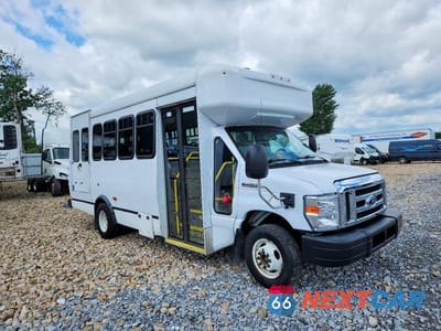 2022 FORD ECONOLINE E450 SUPER DUTY CUTAWAY VAN 1FDFE4FNXNDC18111 - główne zdjęcie licytacji z USA - miniatura