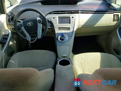 Zdjęcie 8 z 12 samochodu: 2015 TOYOTA PRIUS THREE VIN:JTDKN3DU9F1989539 - miniatura