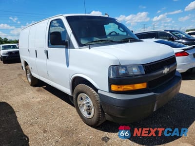Czwarte zdjęcie samochodu z boku: 2020 CHEVROLET EXPRESS G2500 VIN:1GCWGAFP7L1267960 - miniatura