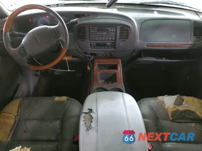 Zdjęcie 8 z 13 samochodu: 2000 LINCOLN NAVIGATOR VIN:5LMRU27A2YLJ00349 - miniatura