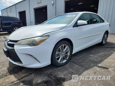 2015 TOYOTA CAMRY SE 4T1BF1FKXFU011221 - główne zdjęcie licytacji z USA - miniatura