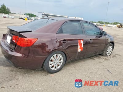 Czwarte zdjęcie samochodu z boku: 2011 KIA FORTE EX VIN:KNAFU4A27B5439690 - miniatura