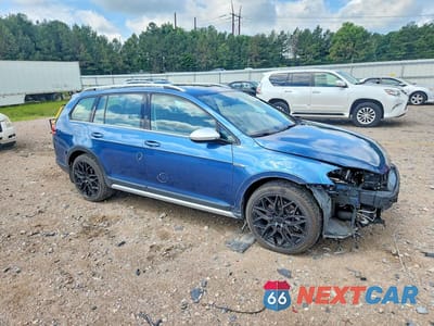 Czwarte zdjęcie samochodu z boku: 2017 VOLKSWAGEN GOLF ALLTRACK S VIN:3VWH17AU9HM542102 - miniatura