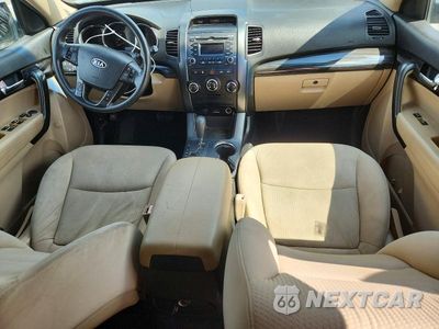 Zdjęcie 8 z 13 samochodu: 2012 KIA SORENTO LX VIN:5XYKT3A14CG252759 - miniatura