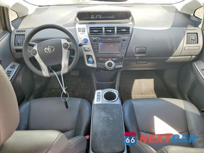 Zdjęcie 8 z 13 samochodu: 2012 TOYOTA PRIUS V FIVE VIN:JTDZN3EU9C3080360 - miniatura