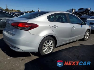 Trzecie zdjęcie samochodu z tyłu: 2017 KIA FORTE LX VIN:3KPFL4A76HE117007 - miniatura
