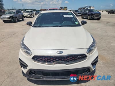 Piąte zdjęcie samochodu w środku: 2021 KIA FORTE GT VIN:3KPF44ACXME318476 - miniatura