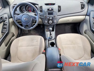 Zdjęcie 8 z 12 samochodu: 2010 KIA FORTE EX VIN:KNAFU4A23A5291763 - miniatura
