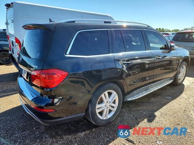Trzecie zdjęcie samochodu z tyłu: 2013 MERCEDES-BENZ GL 450 4MATIC VIN:4JGDF7CE9DA112386 - miniatura