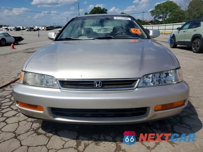Piąte zdjęcie samochodu w środku: 1996 HONDA ACCORD DX 25TH ANNIVERSARY VIN:1HGCD5686TA094719 - miniatura
