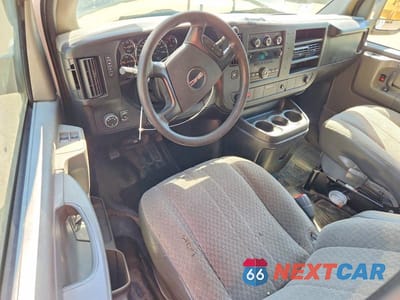 Zdjęcie 8 z 13 samochodu: 2014 GMC SAVANA G1500 VIN:1GTS8AF47E1182332 - miniatura