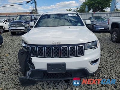 Piąte zdjęcie samochodu w środku: 2021 JEEP GRAND CHEROKEE LAREDO VIN:1C4RJFAG6MC501367 - miniatura