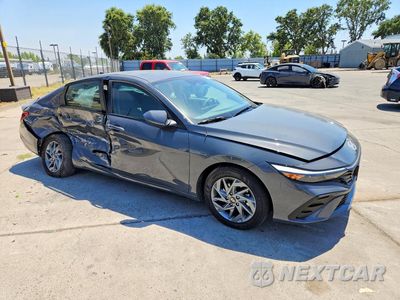 Czwarte zdjęcie samochodu z boku: 2026 HYUNDAI ELANTRA HYBRID BLUE VIN:KMHLM4DJ8TU187010 - miniatura