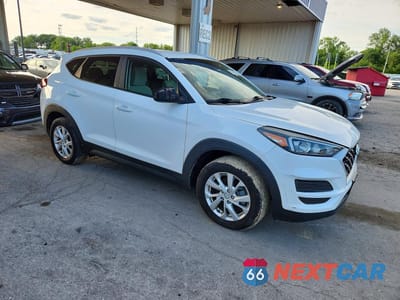 Czwarte zdjęcie samochodu z boku: 2019 HYUNDAI TUCSON VALUE VIN:KM8J3CA47KU896206 - miniatura