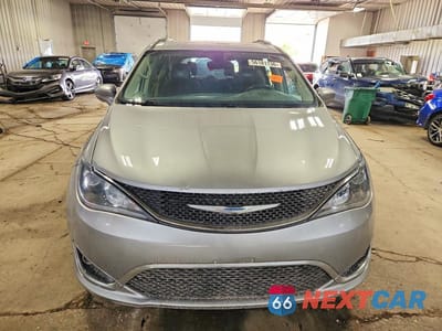 Piąte zdjęcie samochodu w środku: 2017 CHRYSLER PACIFICA TOURING L VIN:2C4RC1BG3HR539583 - miniatura