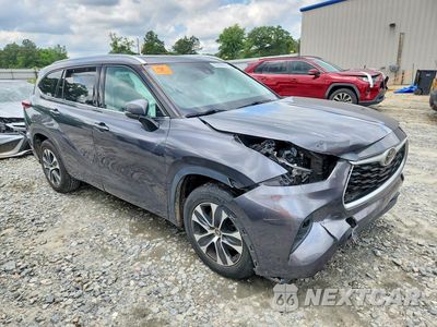 Czwarte zdjęcie samochodu z boku: 2021 TOYOTA HIGHLANDER XLE VIN:5TDGZRAH2MS041309 - miniatura