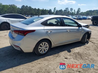 Trzecie zdjęcie samochodu z tyłu: 2019 HYUNDAI ACCENT SE VIN:3KPC24A30KE073404 - miniatura