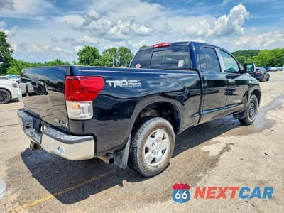 Trzecie zdjęcie samochodu z tyłu: 2013 TOYOTA TUNDRA DOUBLE CAB SR5 VIN:5TFUW5F17DX317462 - miniatura