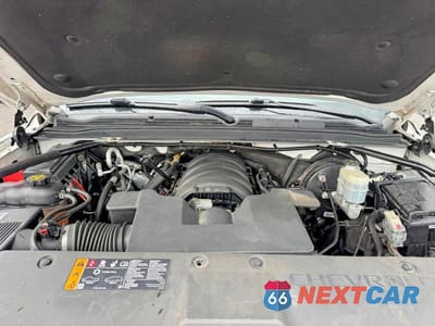 Zdjęcie 9 z 12 samochodu: 2019 CHEVROLET SUBURBAN K1500 LT VIN:1GNSKHKC1KR273818 - miniatura