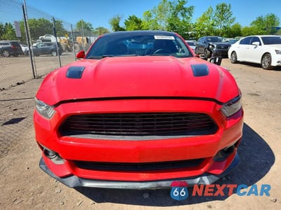Piąte zdjęcie samochodu w środku: 2016 FORD MUSTANG VIN:1FA6P8TH8G5281621 - miniatura