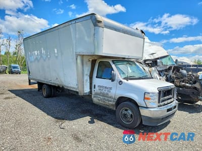 Czwarte zdjęcie samochodu z boku: 2024 FORD ECONOLINE - BOX TRUCK VIN:1FDXE4FN3RDD06248 - miniatura
