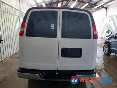 Zdjęcie 6 z 13 samochodu: 2020 CHEVROLET EXPRESS 2500 CARGO DELIVERY VAN VIN:1GCWGBFGXL1188420 - miniatura
