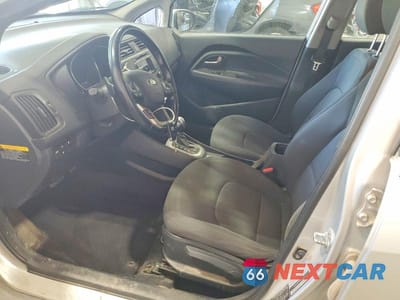 Zdjęcie 7 z 12 samochodu: 2015 KIA RIO 5-DOOR SX VIN:KNADN5A32F6459591 - miniatura