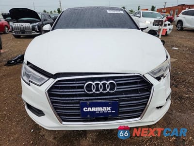 Piąte zdjęcie samochodu w środku: 2018 AUDI A3 VIN:WAUB8GFF5J1022834 - miniatura