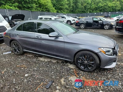 Czwarte zdjęcie samochodu z boku: 2017 MERCEDES-BENZ C 300 4MATIC VIN:55SWF4KB5HU220728 - miniatura