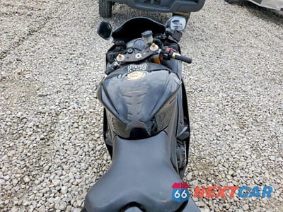 Zdjęcie 6 z 8 samochodu: 2009 YAMAHA YZFR6 VIN:JYARJ16E99A010834 - miniatura