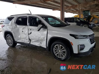 Czwarte zdjęcie samochodu z boku: 2023 CHEVROLET TRAVERSE LT VIN:1GNERGKW2PJ309650 - miniatura