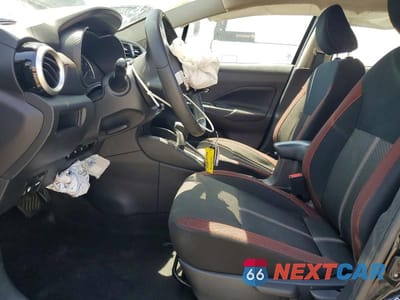 Zdjęcie 7 z 12 samochodu: 2024 NISSAN VERSA SR VIN:3N1CN8FV6RL904647 - miniatura
