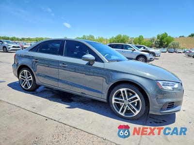 Czwarte zdjęcie samochodu z boku: 2020 AUDI A3 PREMIUM VIN:WAUAUGFF8LA102882 - miniatura