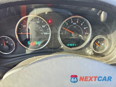 Zdjęcie 9 z 12 samochodu: 2014 JEEP WRANGLER UNLIMITED SAHARA VIN:1C4BJWEG9EL118388 - miniatura