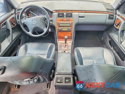 Zdjęcie 8 z 12 samochodu: 2000 MERCEDES-BENZ E 320 VIN:WDBJF65J4YB061311 - miniatura