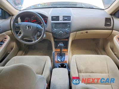 Zdjęcie 8 z 12 samochodu: 2004 HONDA ACCORD EX VIN:1HGCM566X4A170409 - miniatura