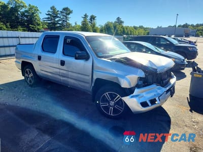Czwarte zdjęcie samochodu z boku: 2013 HONDA RIDGELINE SPORT VIN:5FPYK1F7XDB010668 - miniatura