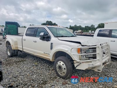 Czwarte zdjęcie samochodu z boku: 2017 FORD F450 SUPER DUTY VIN:1FT8W4DT7HED67778 - miniatura