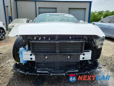 Piąte zdjęcie samochodu w środku: 2025 FORD MUSTANG VIN:1FAGP8UH9S5127754 - miniatura