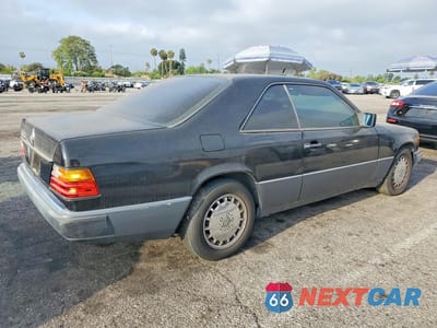 Trzecie zdjęcie samochodu z tyłu: 1991 MERCEDES-BENZ 300 CE VIN:WDBEA51DXMB323840 - miniatura