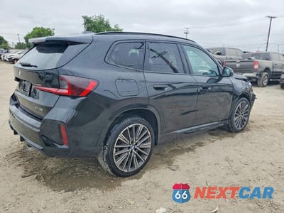 Trzecie zdjęcie samochodu z tyłu: 2024 BMW X1 XDRIVE28I VIN:WBX73EF05R5Z08795 - miniatura