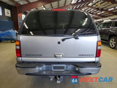 Zdjęcie 6 z 13 samochodu: 2001 CHEVROLET SUBURBAN K1500 VIN:1GNFK16T81J240816 - miniatura