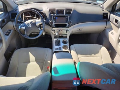 Zdjęcie 8 z 14 samochodu: 2013 TOYOTA HIGHLANDER PLUS VIN:5TDBK3EH8DS197361 - miniatura