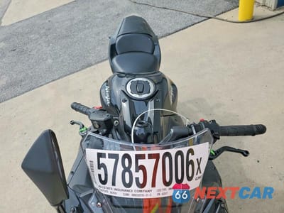 Piąte zdjęcie samochodu w środku: 2019 KAWASAKI EX650 F VIN:JKAEXEK12KDA32977 - miniatura