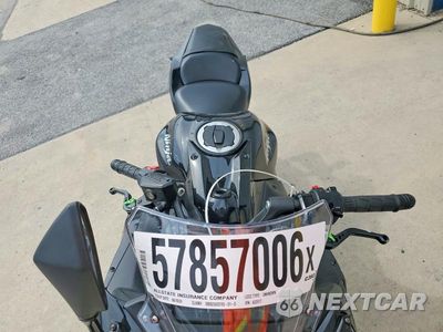 Piąte zdjęcie samochodu w środku: 2019 KAWASAKI EX650 F VIN:JKAEXEK12KDA32977 - miniatura