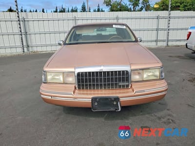 Piąte zdjęcie samochodu w środku: 1994 LINCOLN TOWN CAR EXECUTIVE VIN:1LNLM81W5RY693239 - miniatura