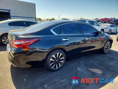 Trzecie zdjęcie samochodu z tyłu: 2018 NISSAN ALTIMA 2.5 SV VIN:1N4AL3APXJC198634 - miniatura